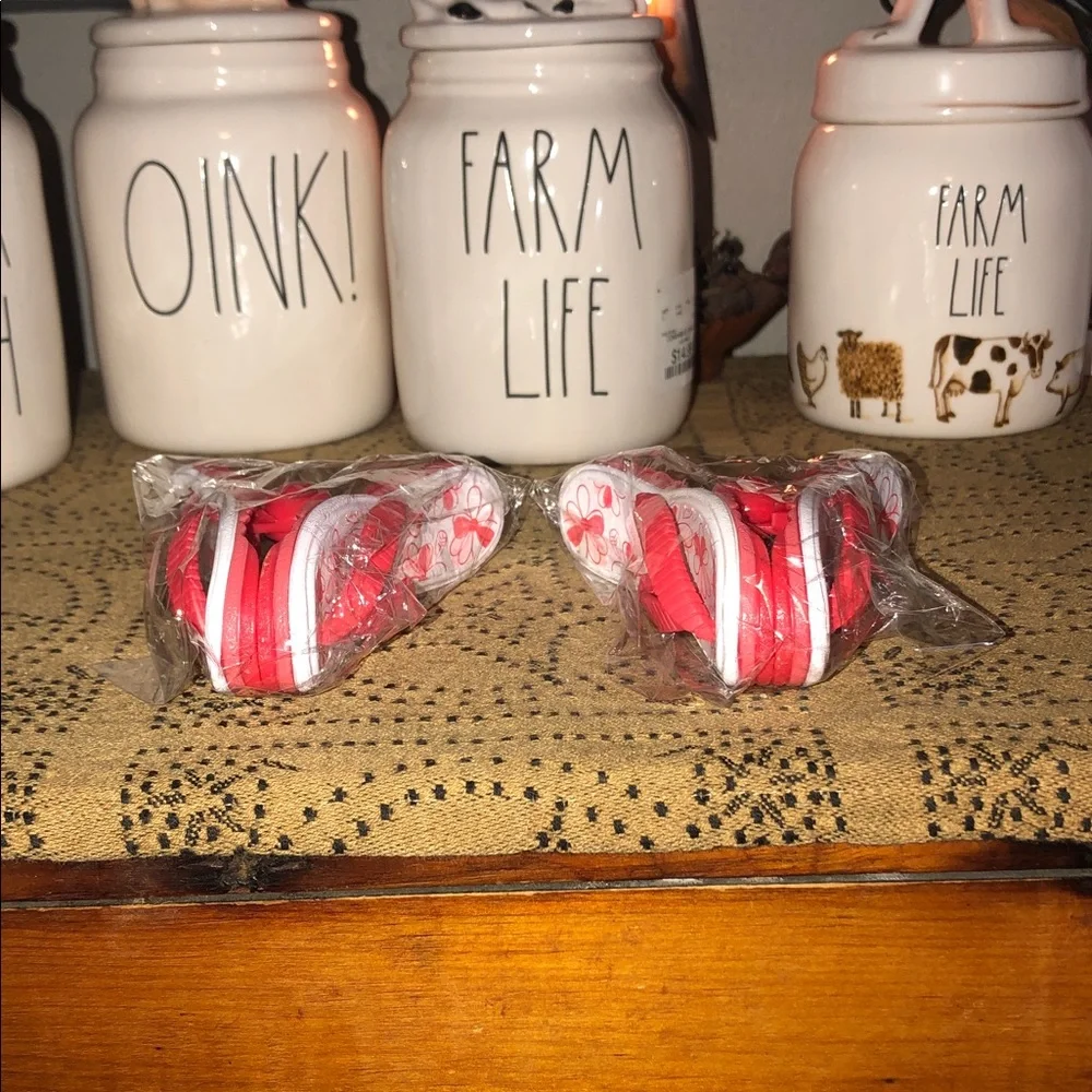 Red/Pink Flip Flop Shaped Beach Towel Clips Set of 2